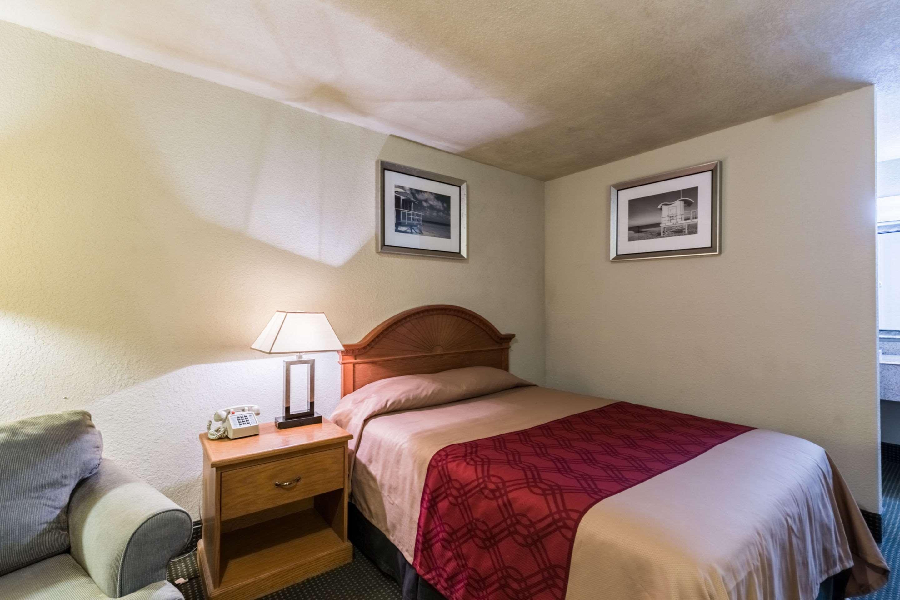 Econo Lodge Бейтаун Екстер'єр фото