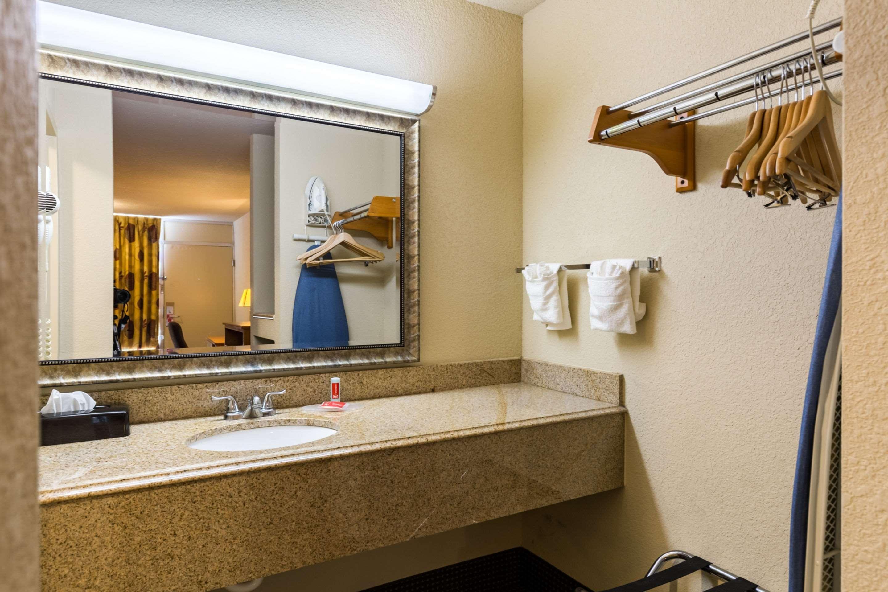 Econo Lodge Бейтаун Екстер'єр фото